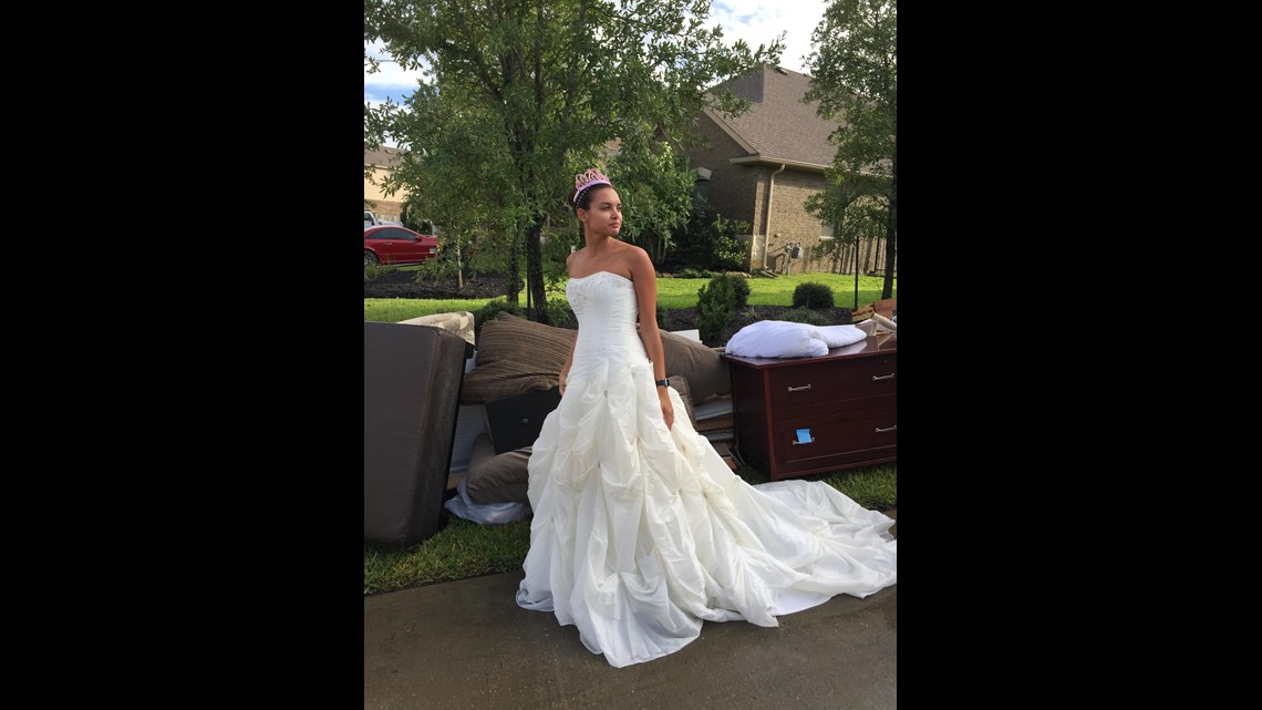 Photos: Impromptu photoshoot in a wet wedding dress | 11alive.com