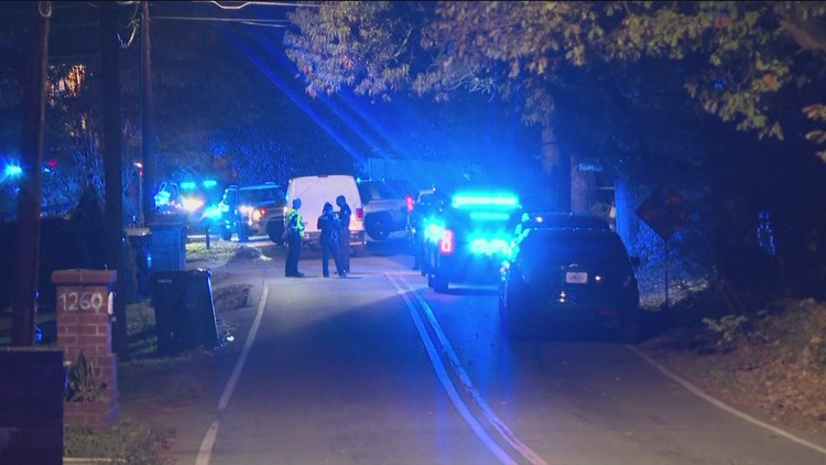 2 men found shot to death in Forest Park; suspect on run | 11alive.com