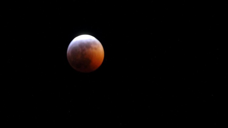 'Super Flower Blood Moon' lunar eclipse | Time-lapse