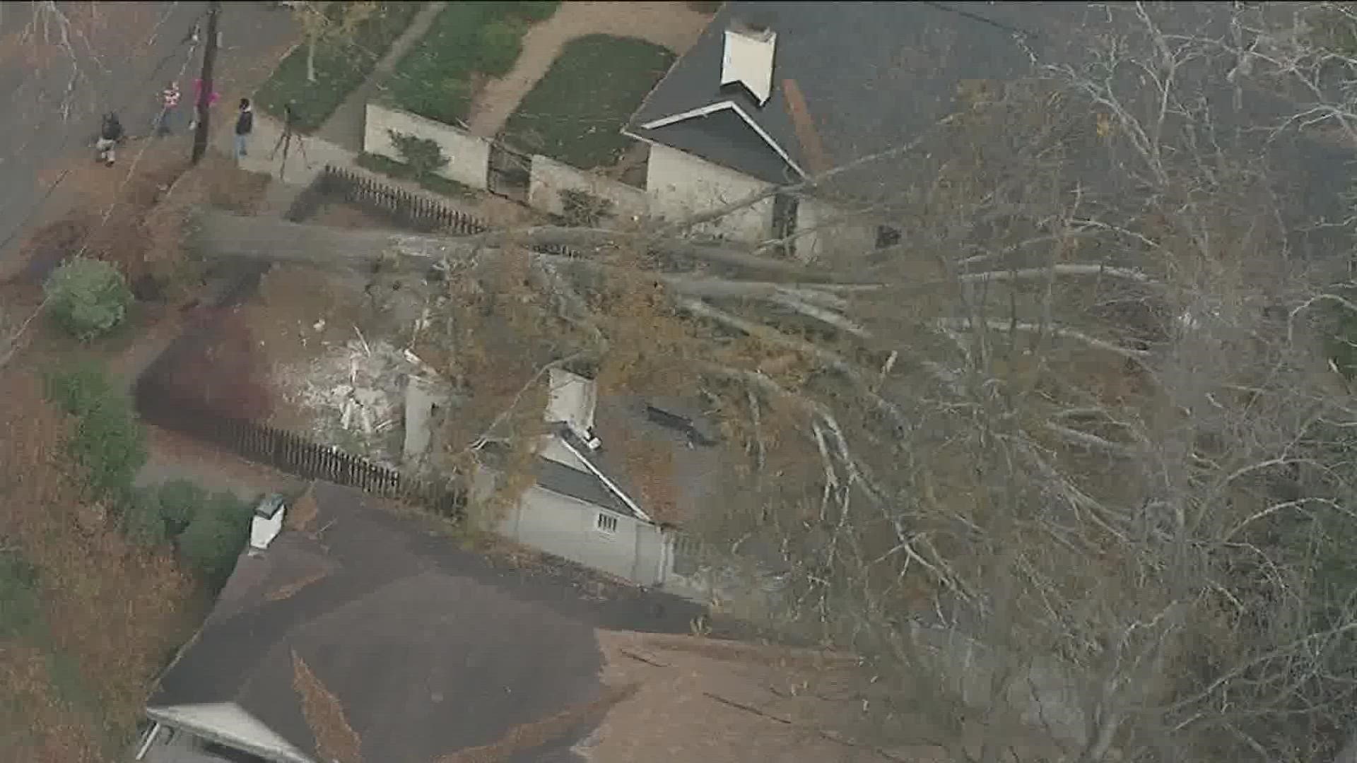 Tree falls on northeast Atlanta home | 11alive.com