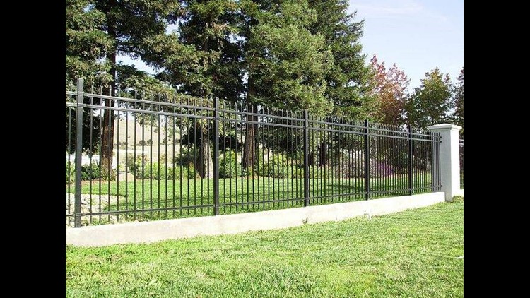 Legendaryfencecompanyyoungstown.com
