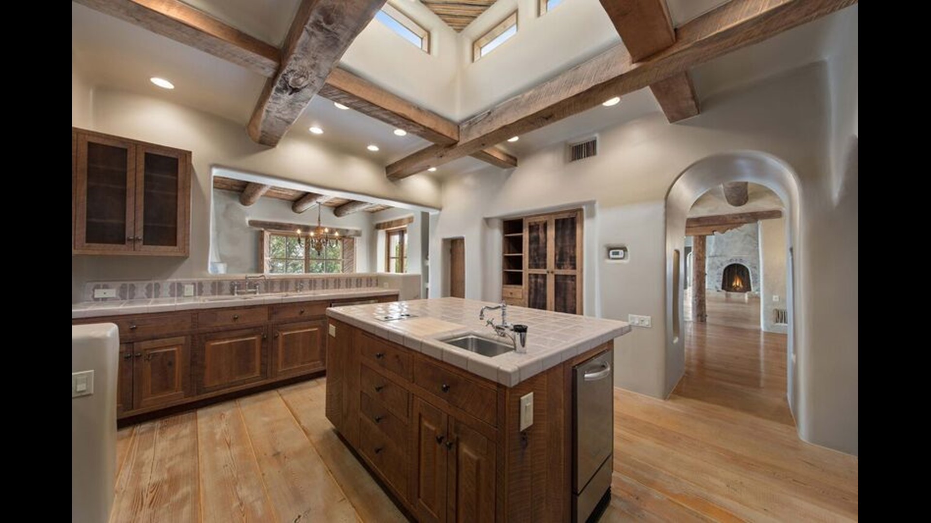 PHOTOS: Inside George Strait's Dominion luxury home | 11alive.com