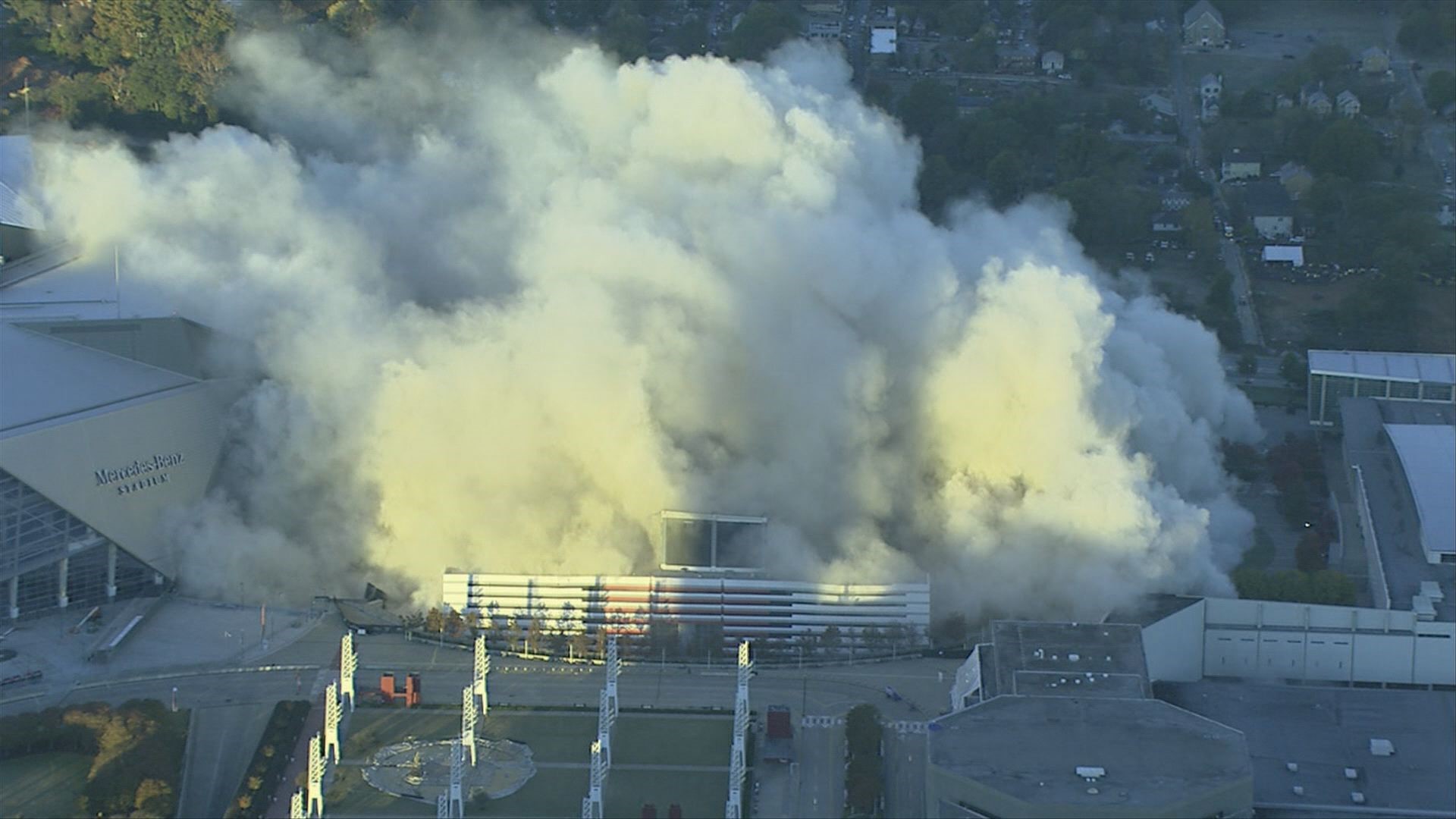 The MARTA bus blocking Georgia Dome implosion is Internet's new meme ...