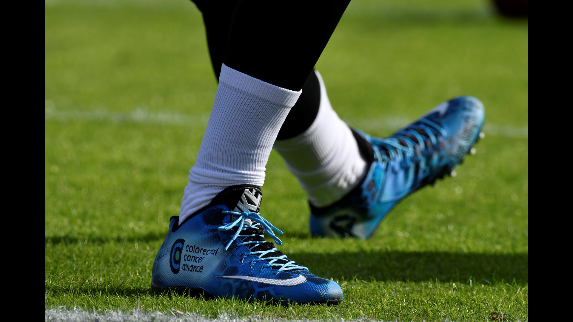 gallery-nfl-players-wear-cleats-for-a-cause-11alive