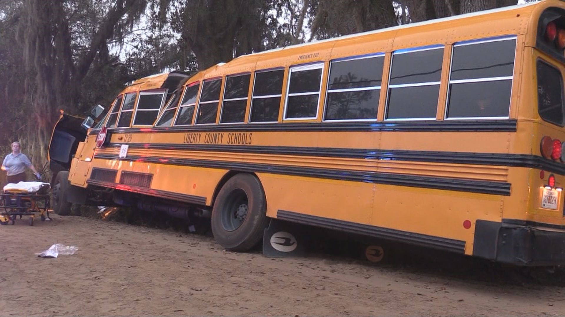 5-year-old girl dead, 21 children injured after school bus crashes into ...