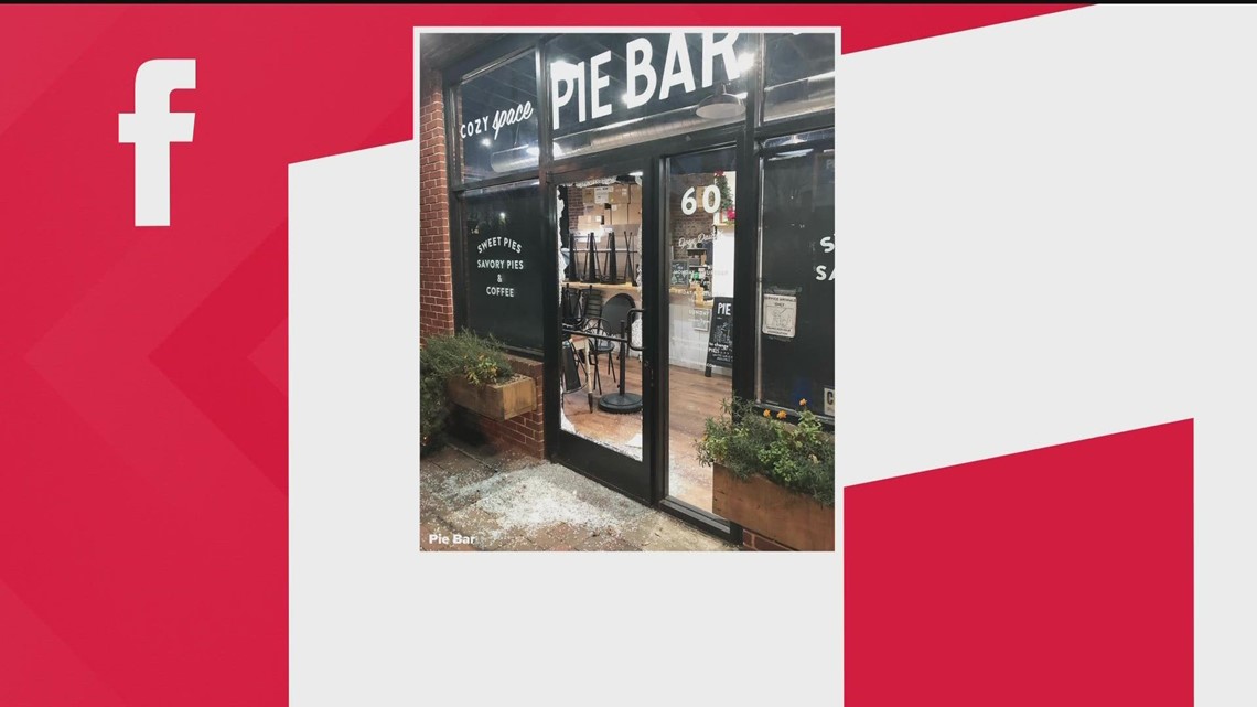 Community helping Pie Bar in Marietta Square after popular shop