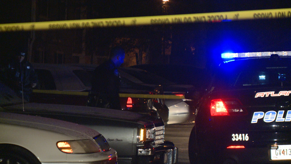 Man found by girlfriend with gunshot wounds in SW Atlanta | 11alive.com