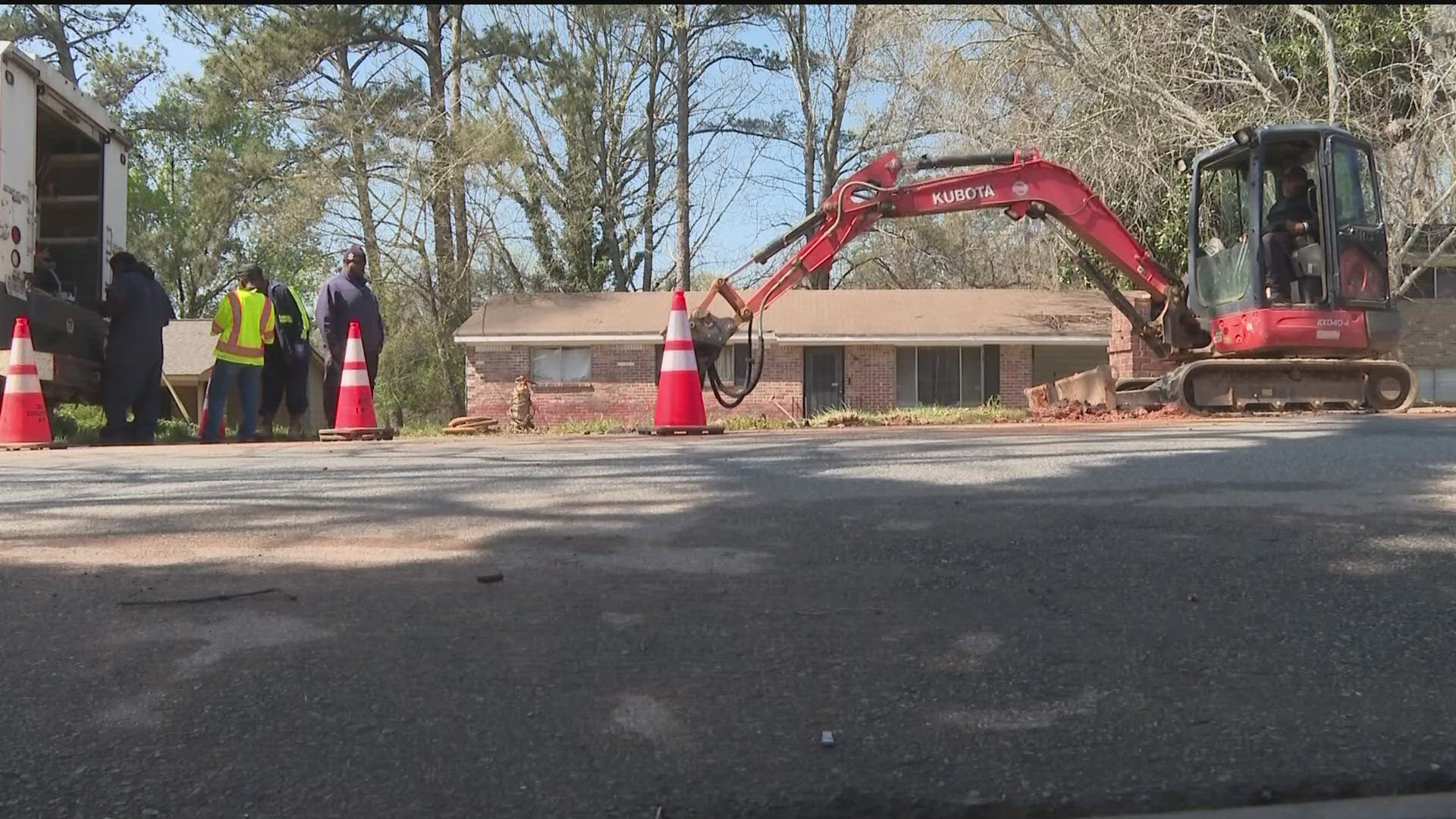 Crews make emergency pairs to fix water main break | 11alive.com
