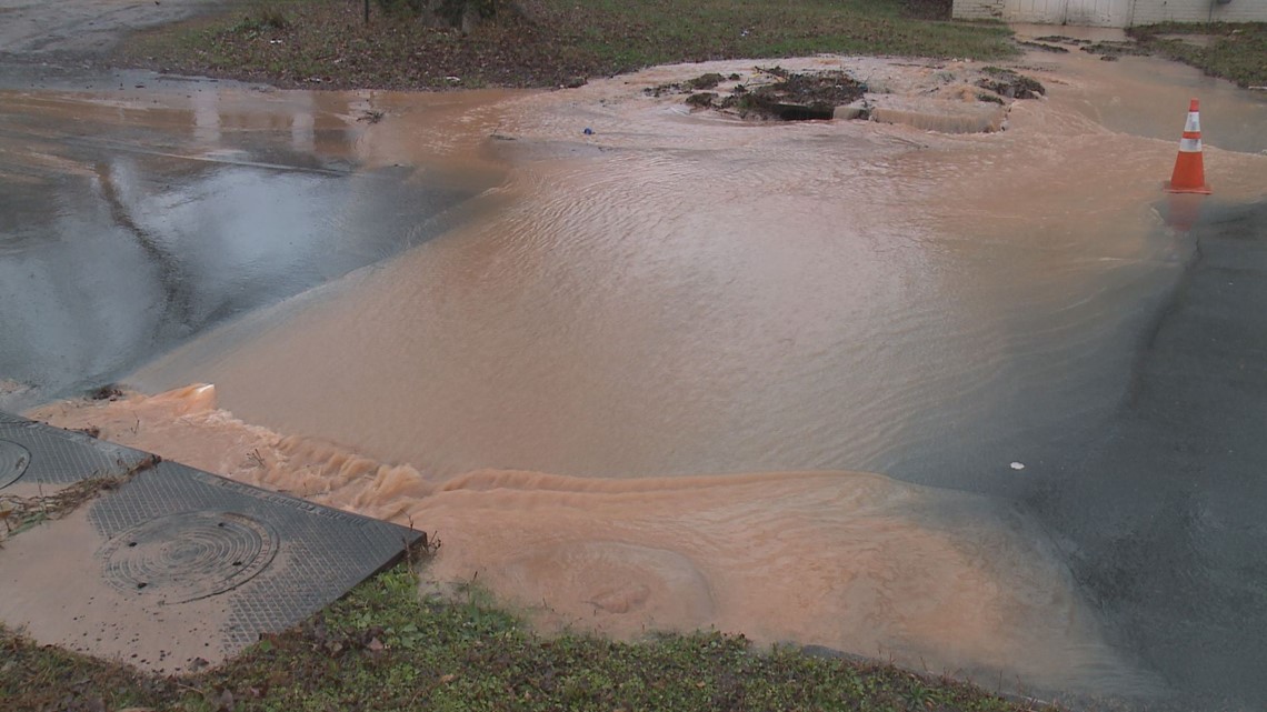 Leak Turns Into Flood Leaving Residents With Flooded Basement 11alive Com