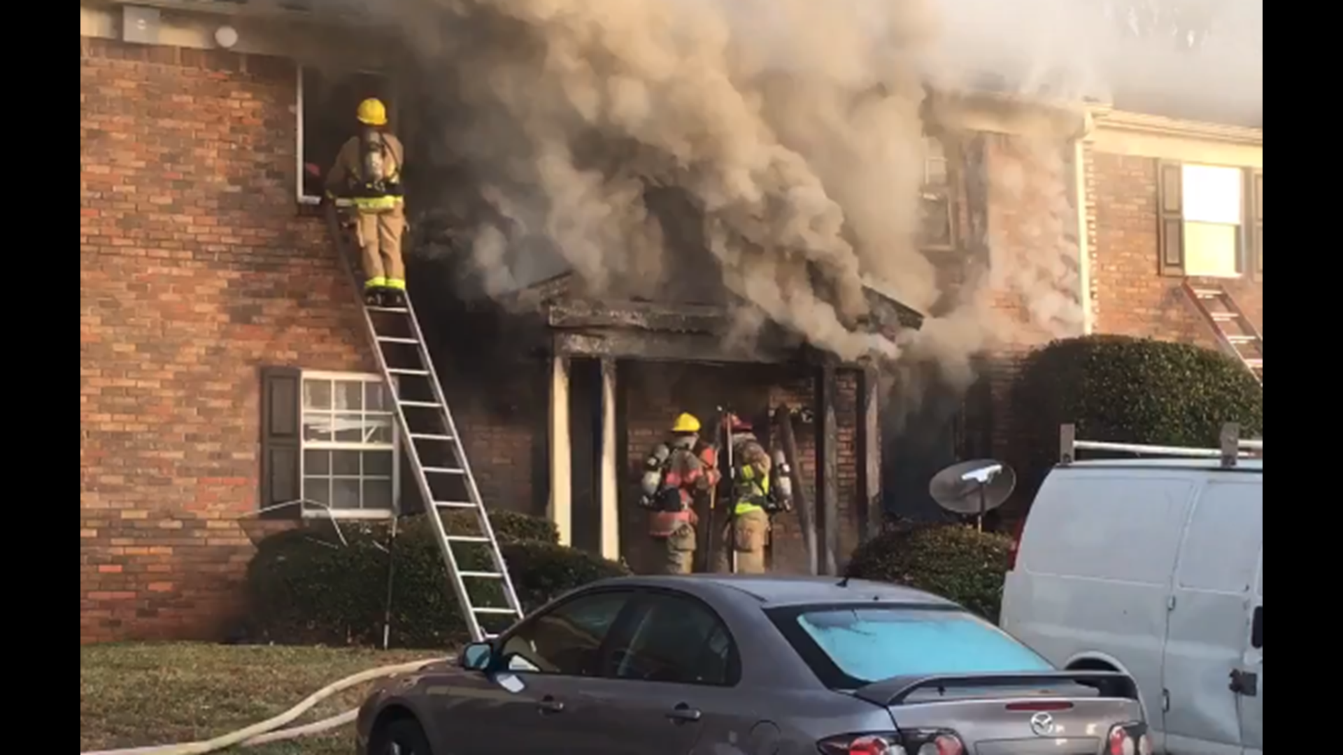 10 units damaged in Thursday morning apartment fire | 11alive.com