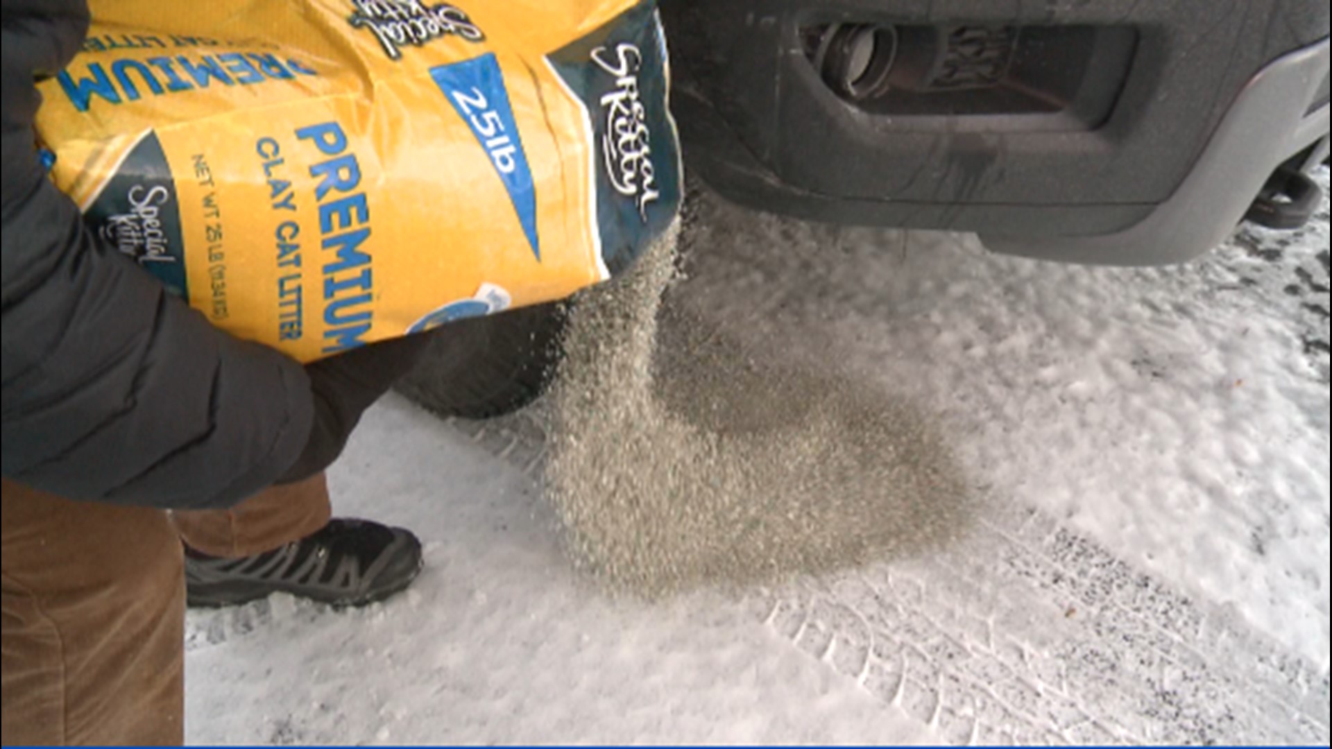 Commuter Dude Testing kitty litter's impact on your frozen driveway