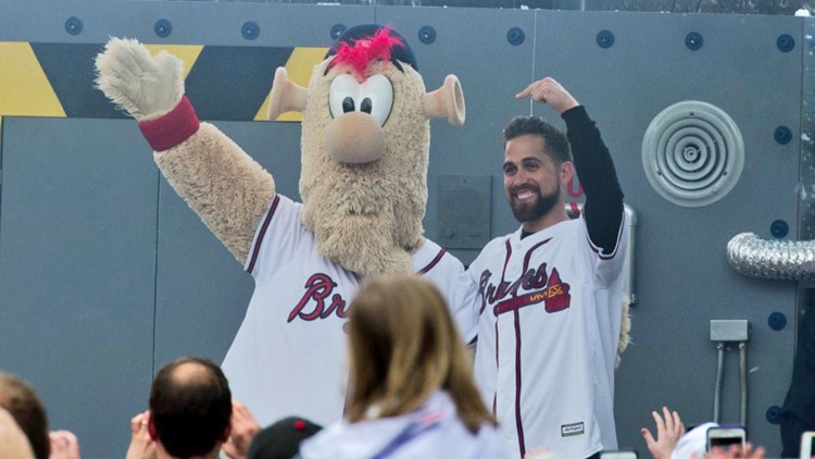 Atlanta Braves mascot Homer the Brave looks on during a game in the News  Photo - Getty Images