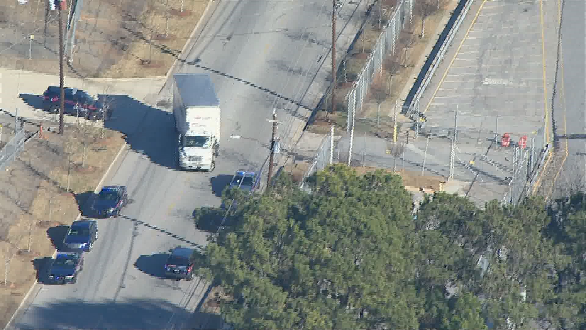 Man shot by police after wrecking, ramming alleged stolen vehicle into ...