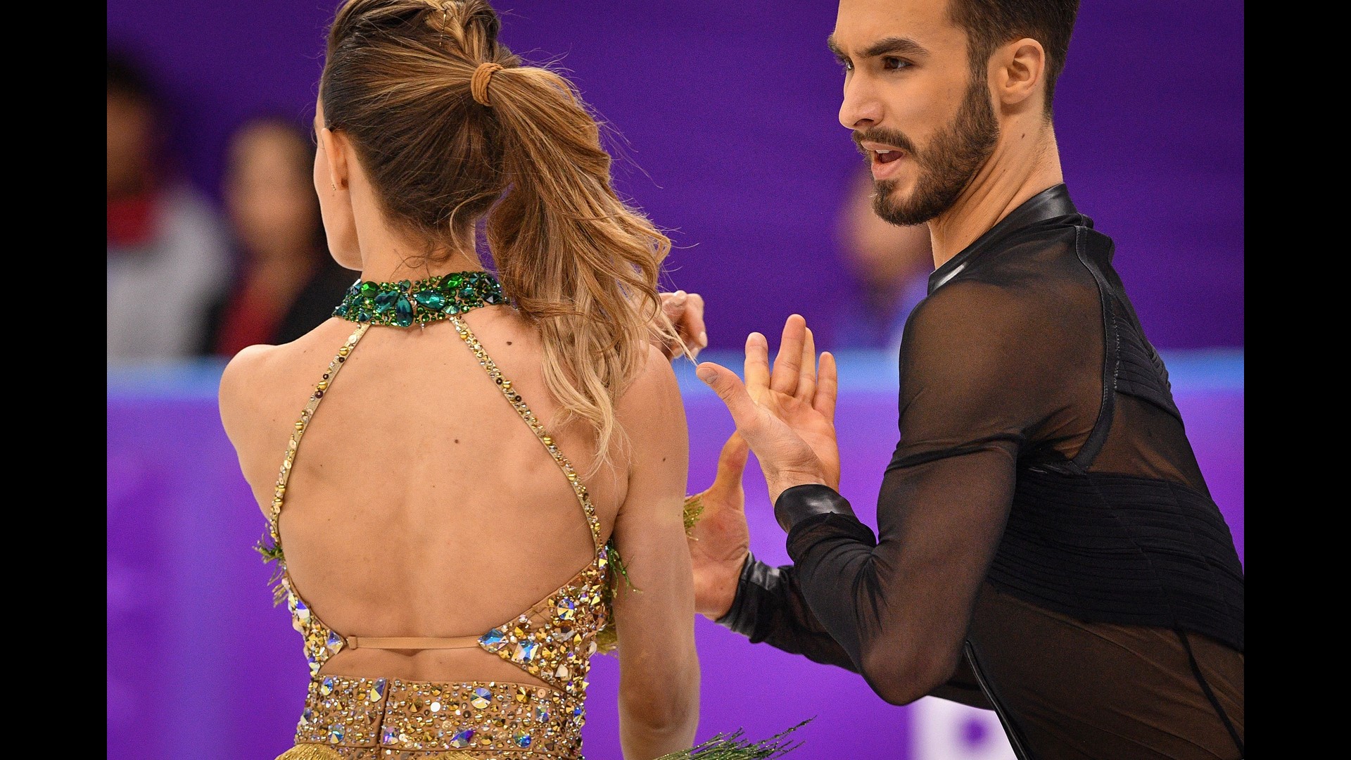 Photos Gabriella Papadakis S Wardrobe Malfunction Alive Com