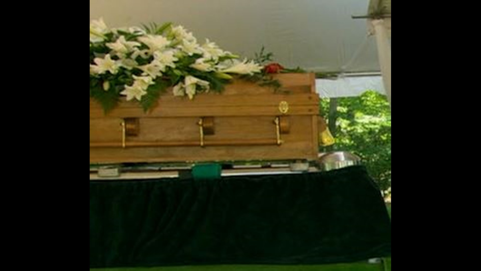 Pine, plywood & a cross: Inmates crafted Billy Graham's $200 casket ...