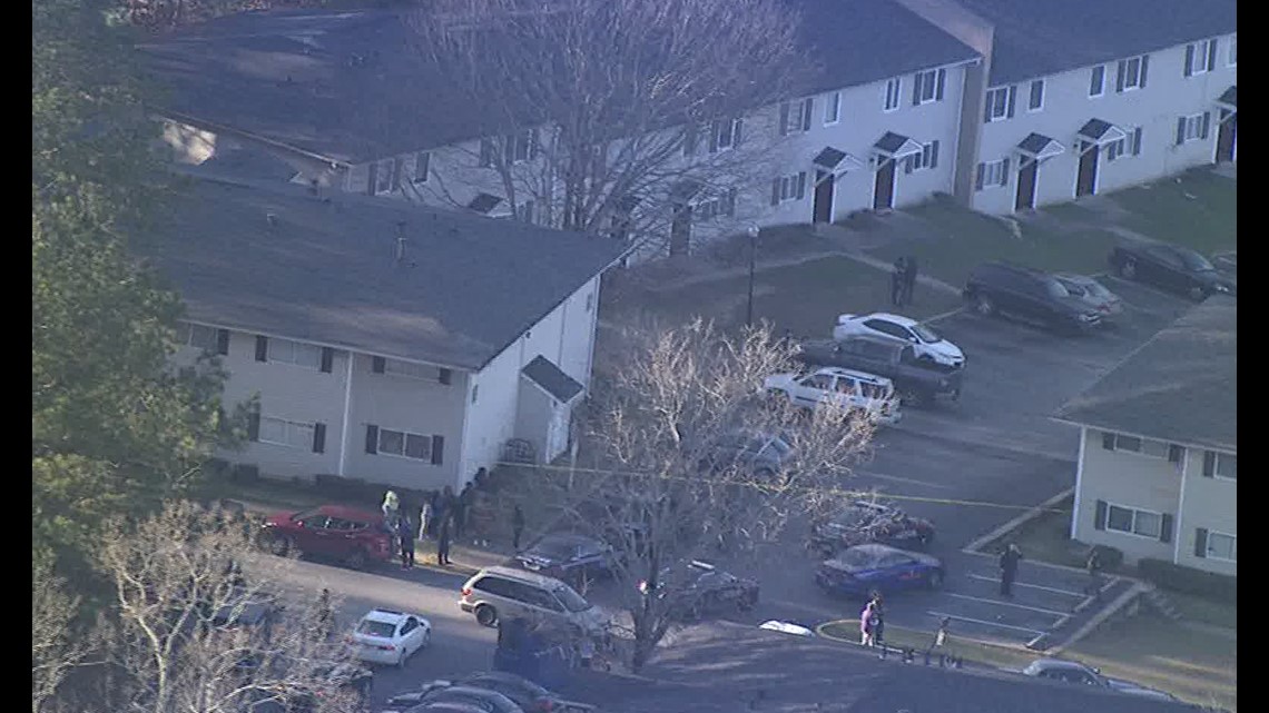 Manhunt underway after suspect with warrants flees traffic stop ...