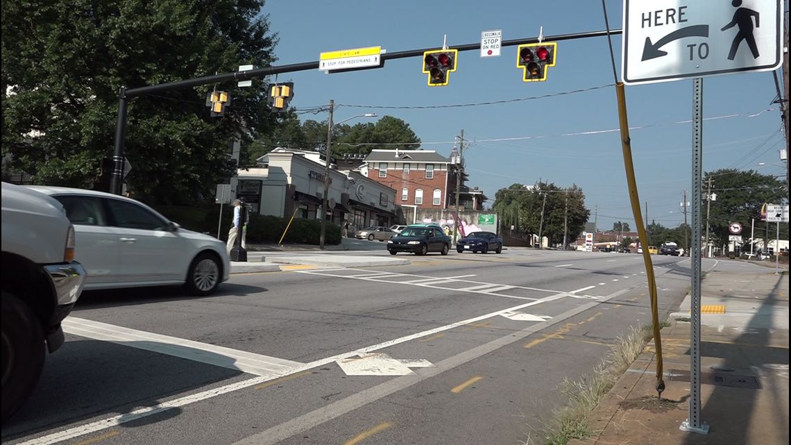 Pedestrian Crossing Rules: Traffic Light Controlled Pedestrian Crossing 