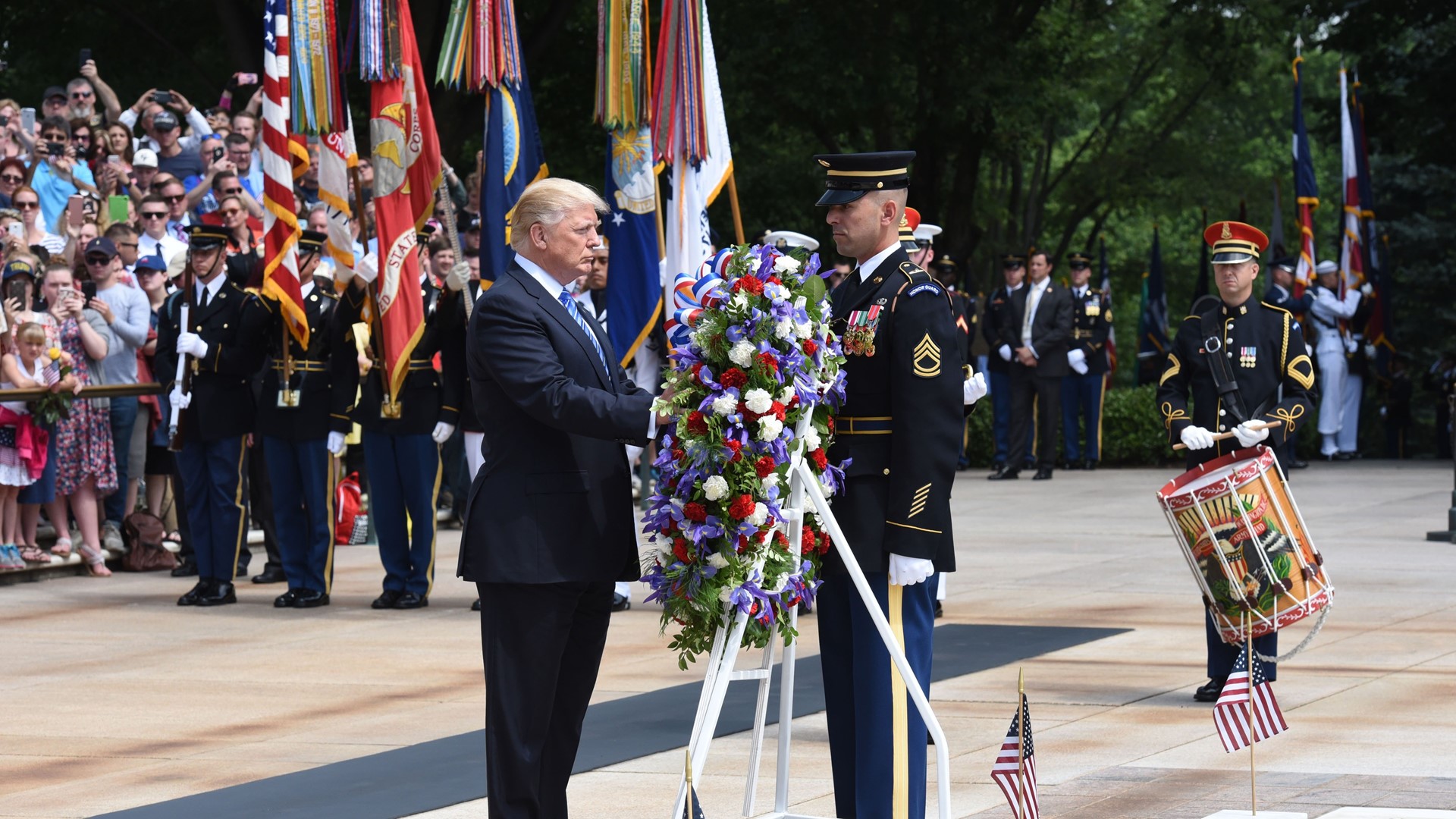 President Trump lays wreath on Tomb of the Unknowns for Memorial Day ...