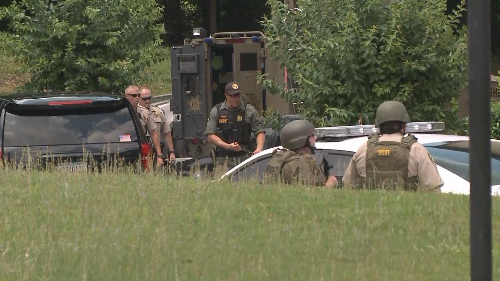 Man in custody after barricading himself inside hotel room | 11alive.com