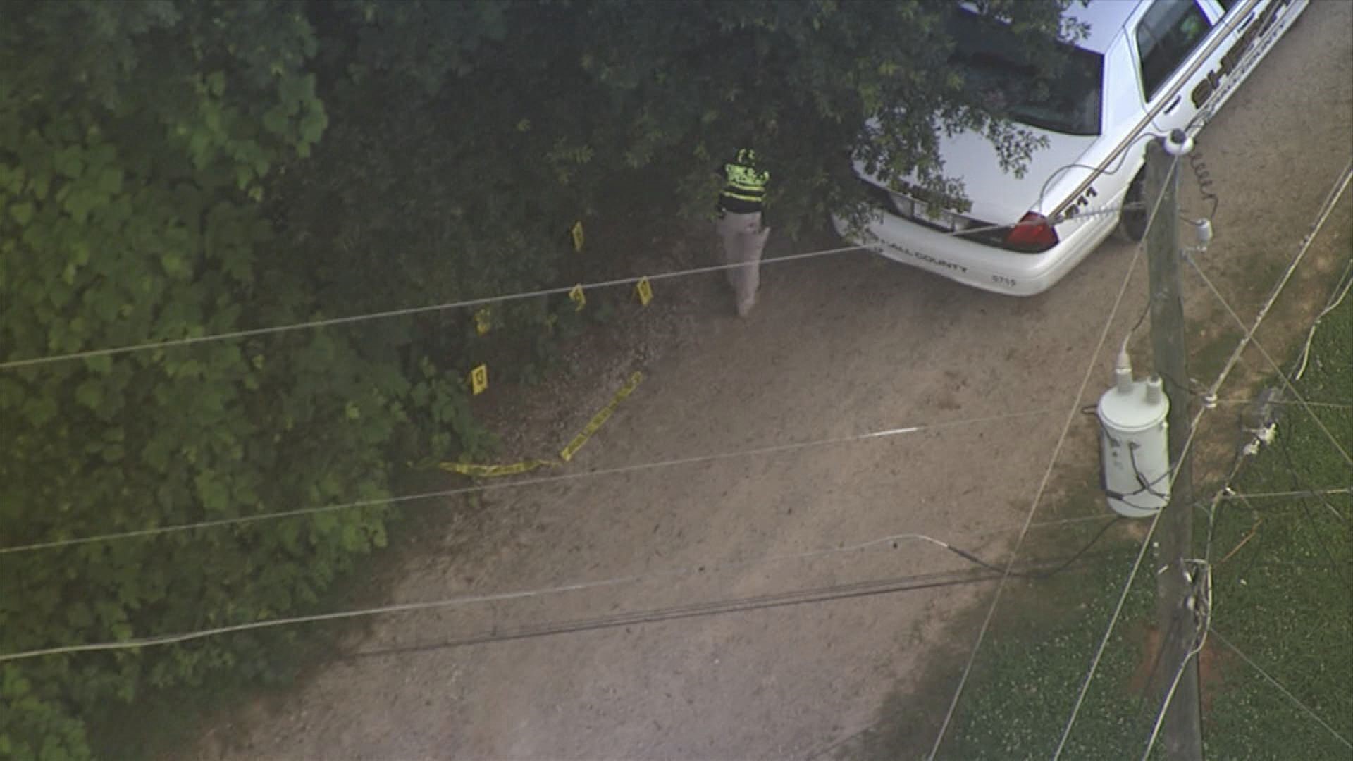 Suspect killed in running gun battle with deputies in mobile home park ...