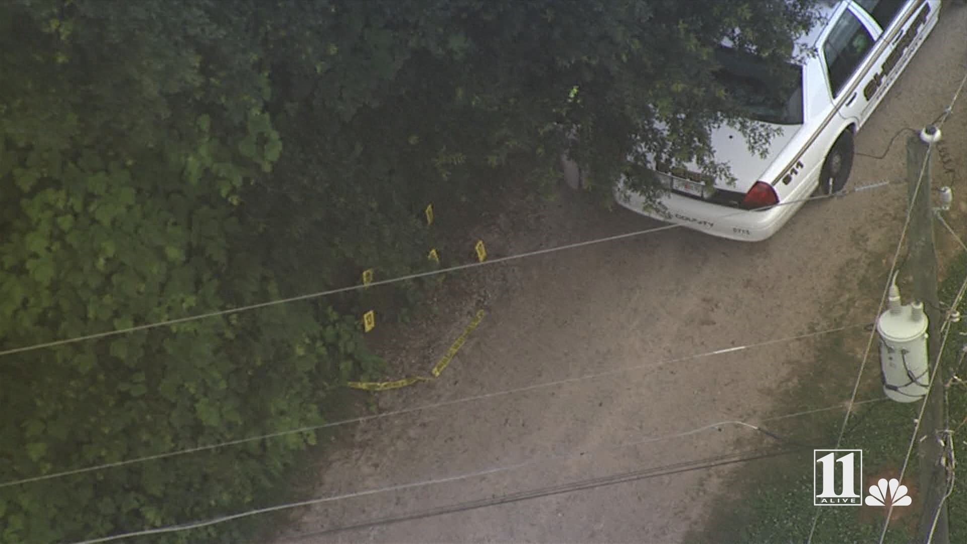 Suspect killed in running gun battle with deputies in mobile home park ...