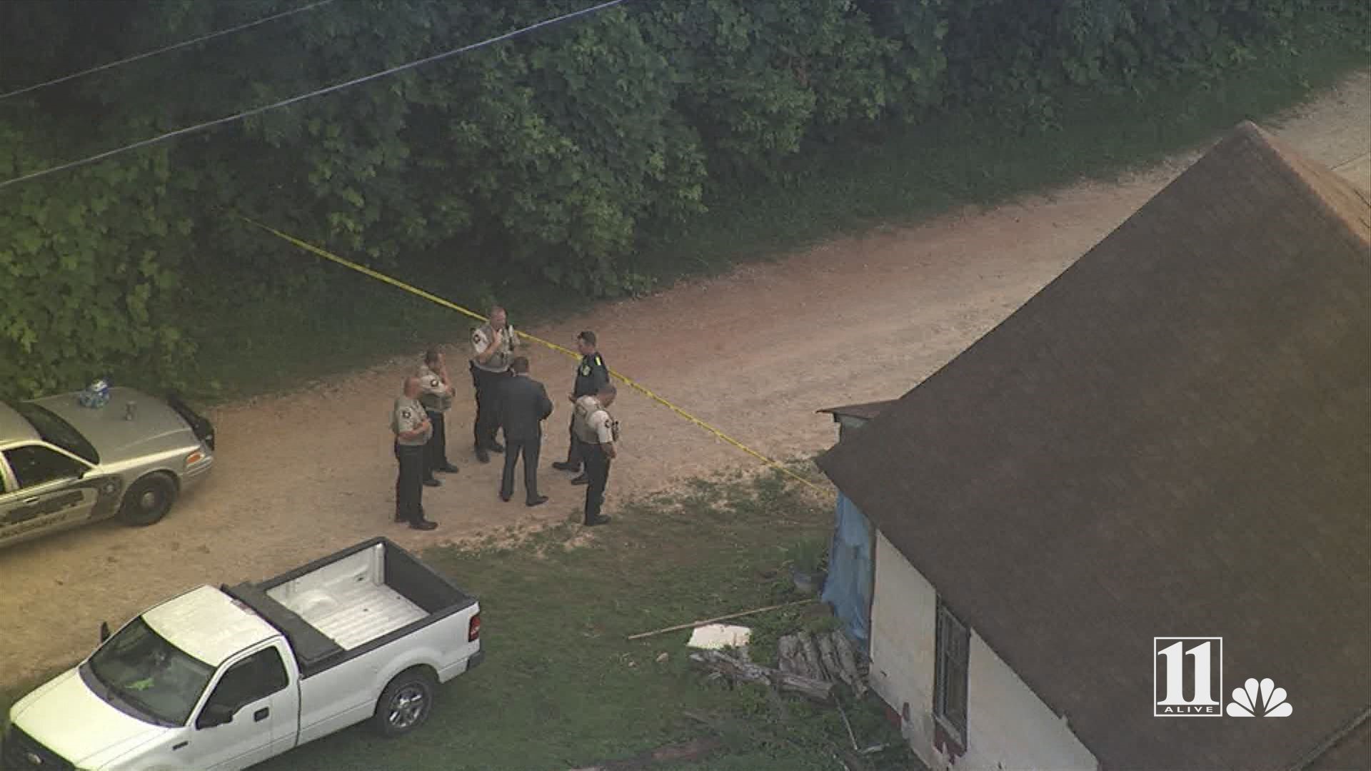 Suspect killed in running gun battle with deputies in mobile home park ...