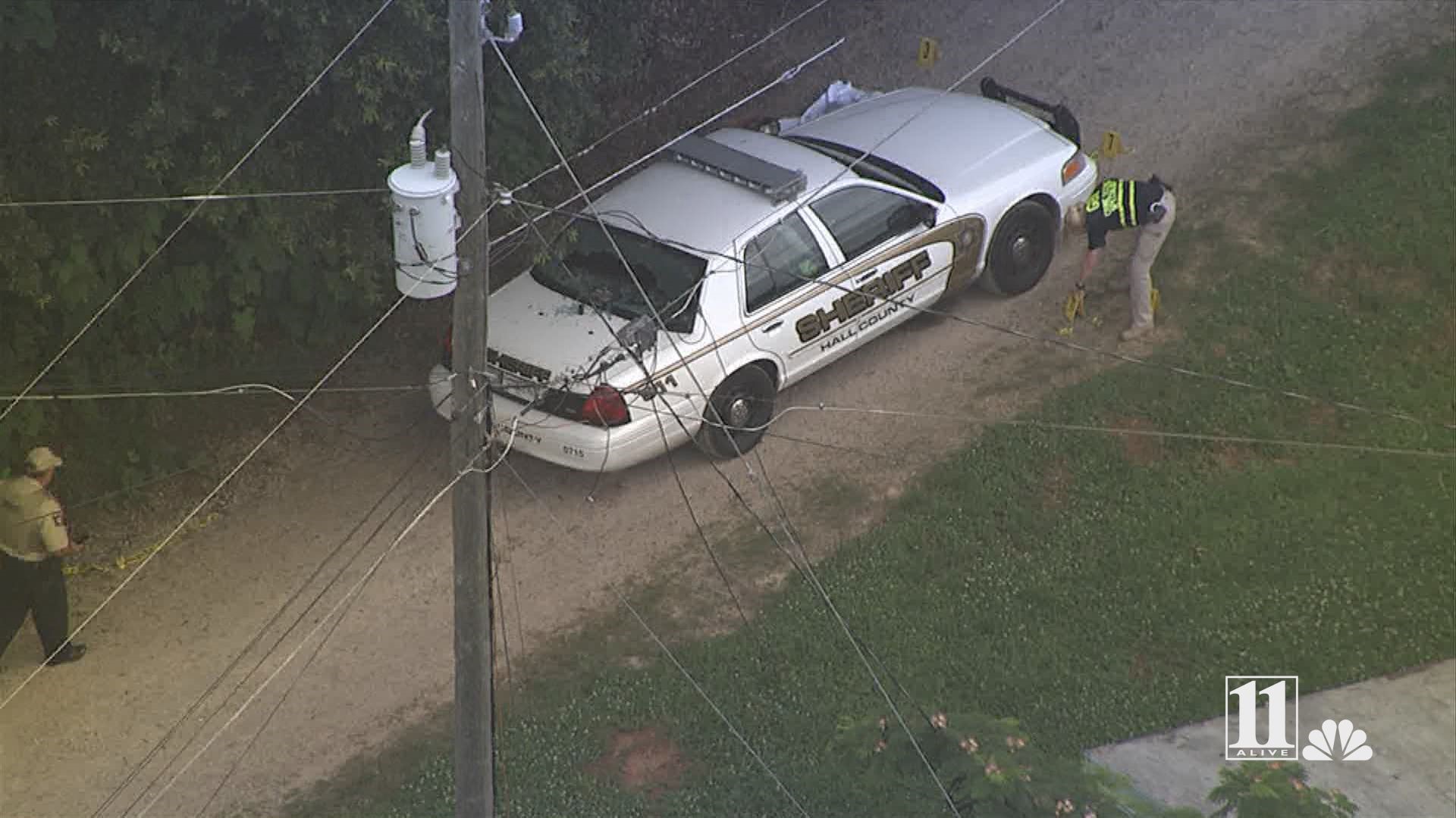 Suspect killed in running gun battle with deputies in mobile home park ...
