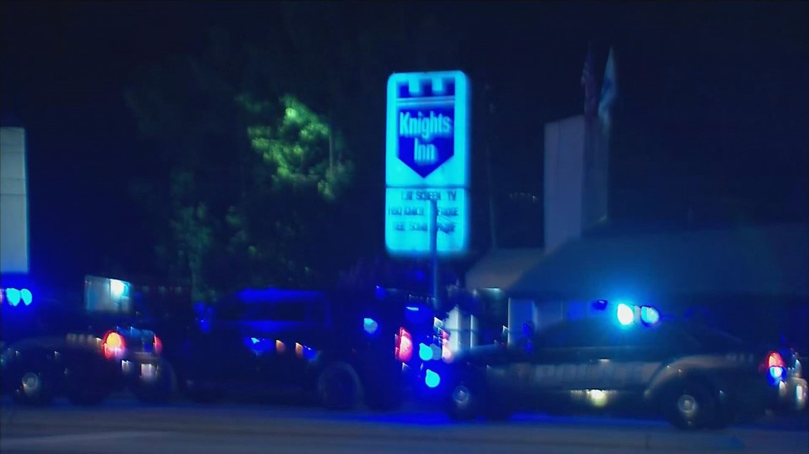 Suspect in custody after nearly 5-hour SWAT standoff at DeKalb motel ...