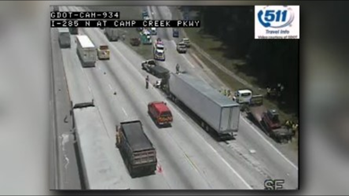 One dead in major I285 wreck at Camp Creek
