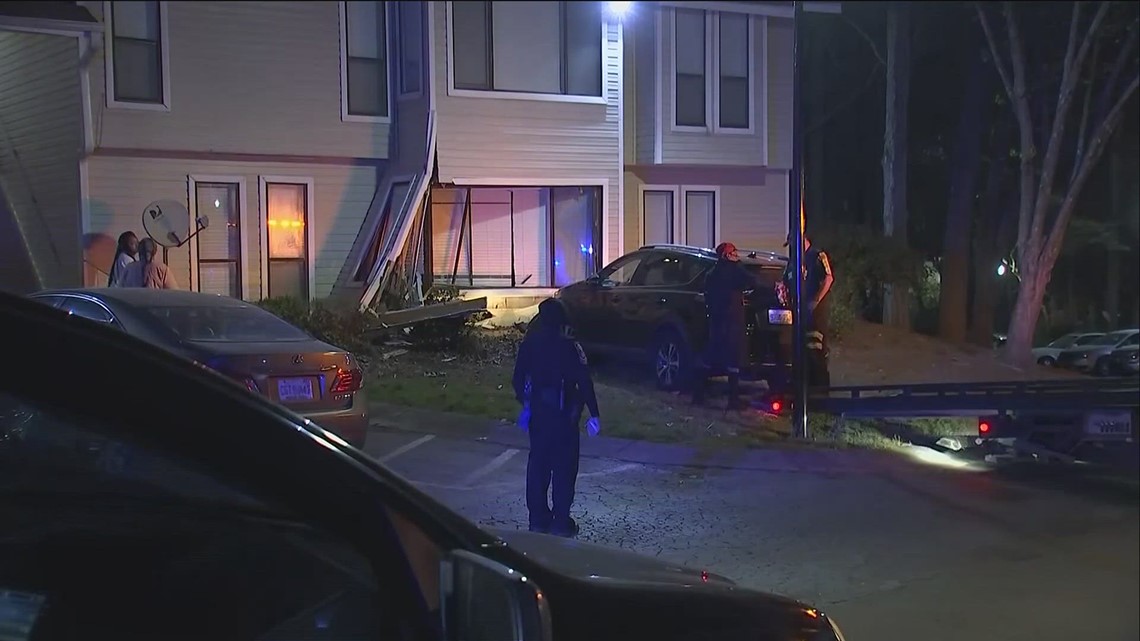 Car crashes into apartment complex in DeKalb County | 11alive.com