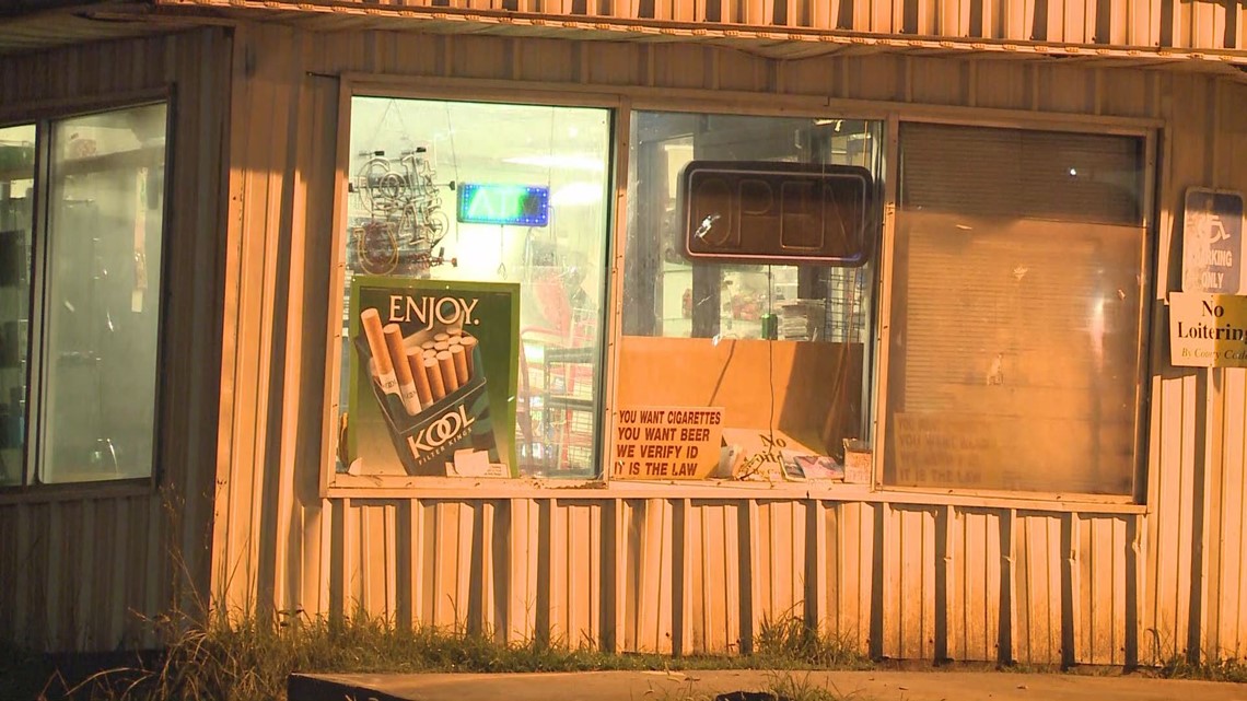 PHOTOS | Triple Shooting At SW Atlanta Convenience Store | 11alive.com