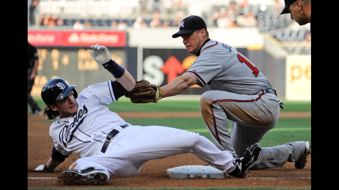 Chipper Jones' father pitches to Hall of Fame son, Jim Thome at Doubleday  Field