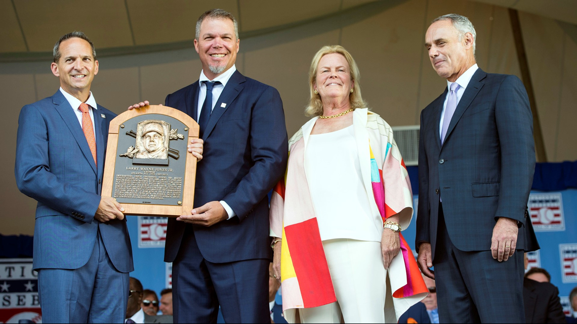 Chipper Jones officially inducted into Baseball Hall of Fame