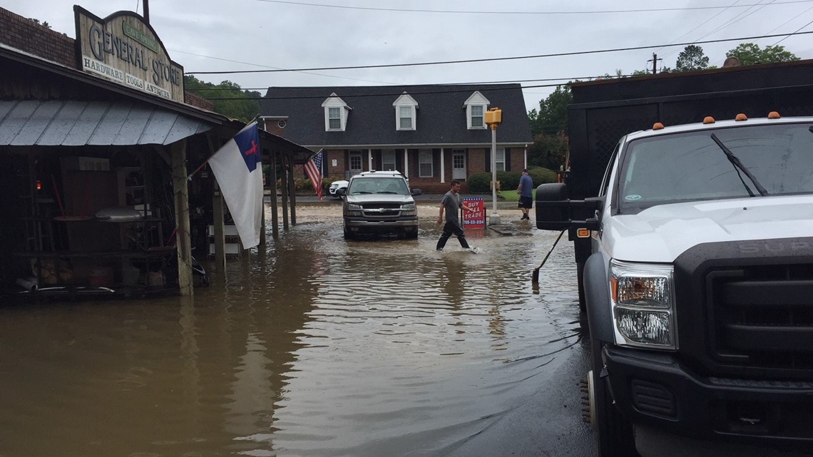 Cave Spring, Neighbors, friends helping each other after flooding