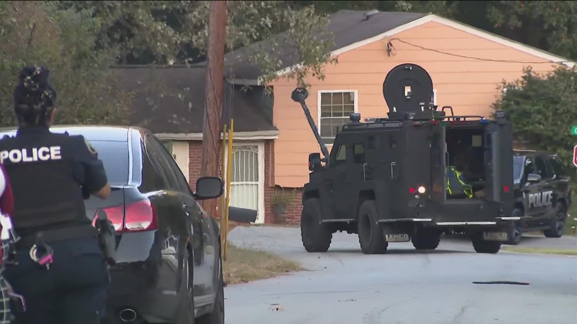 Suspect arrested, 2 kids rescued in SWAT standoff in Forest Park ...