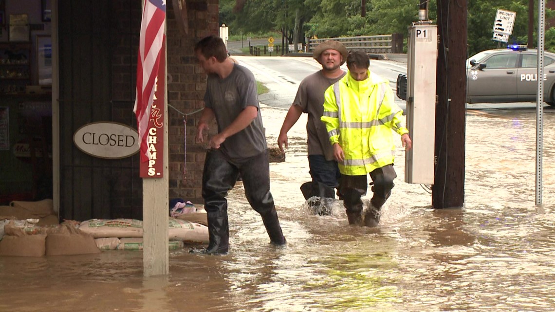 Cave Spring, Neighbors, friends helping each other after flooding