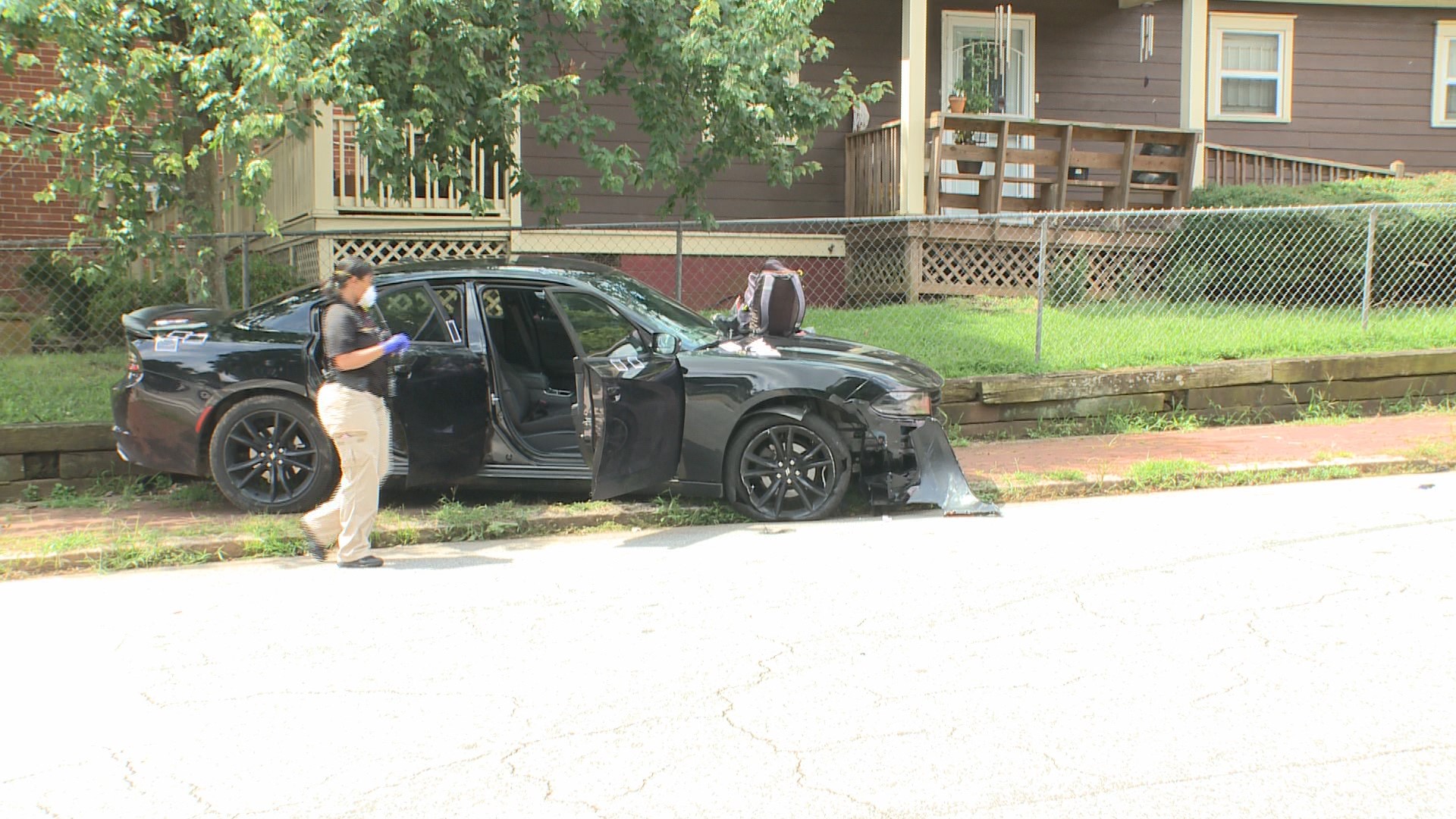 1 hurt, 2 arrested in Saturday morning shooting in SW Atlanta | 11alive.com