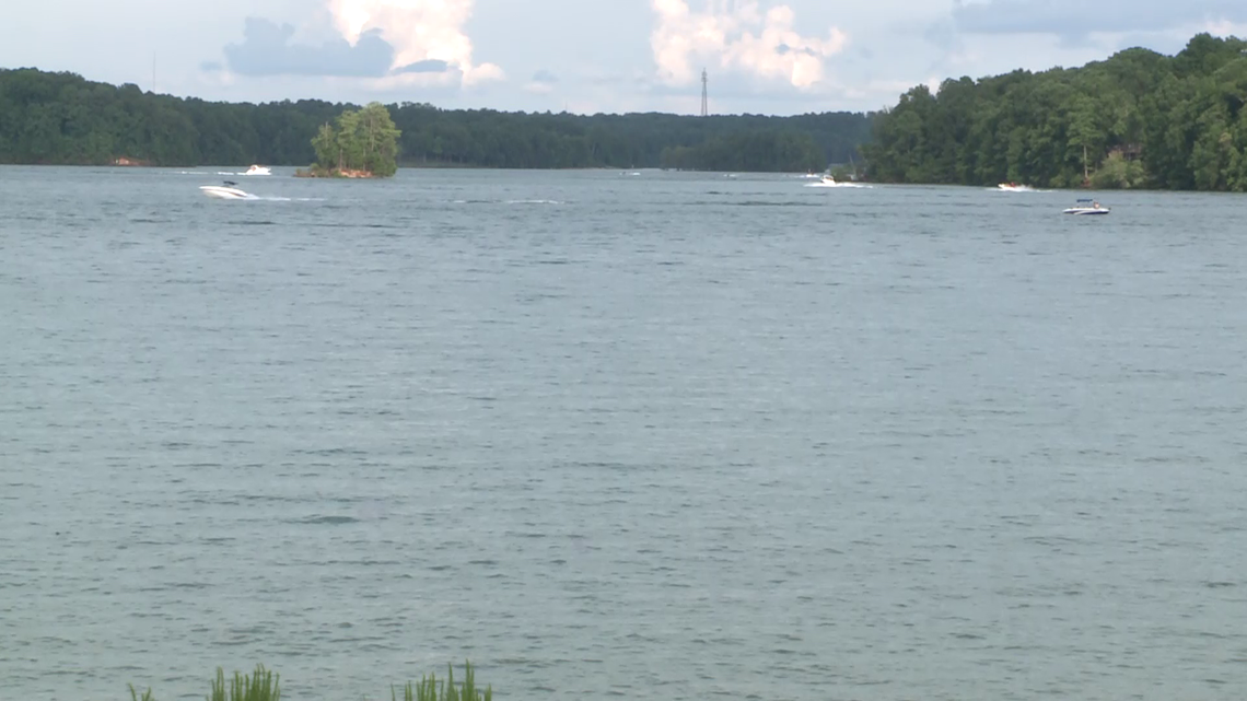 Lake Lanier boating accident sends three teens to hospital