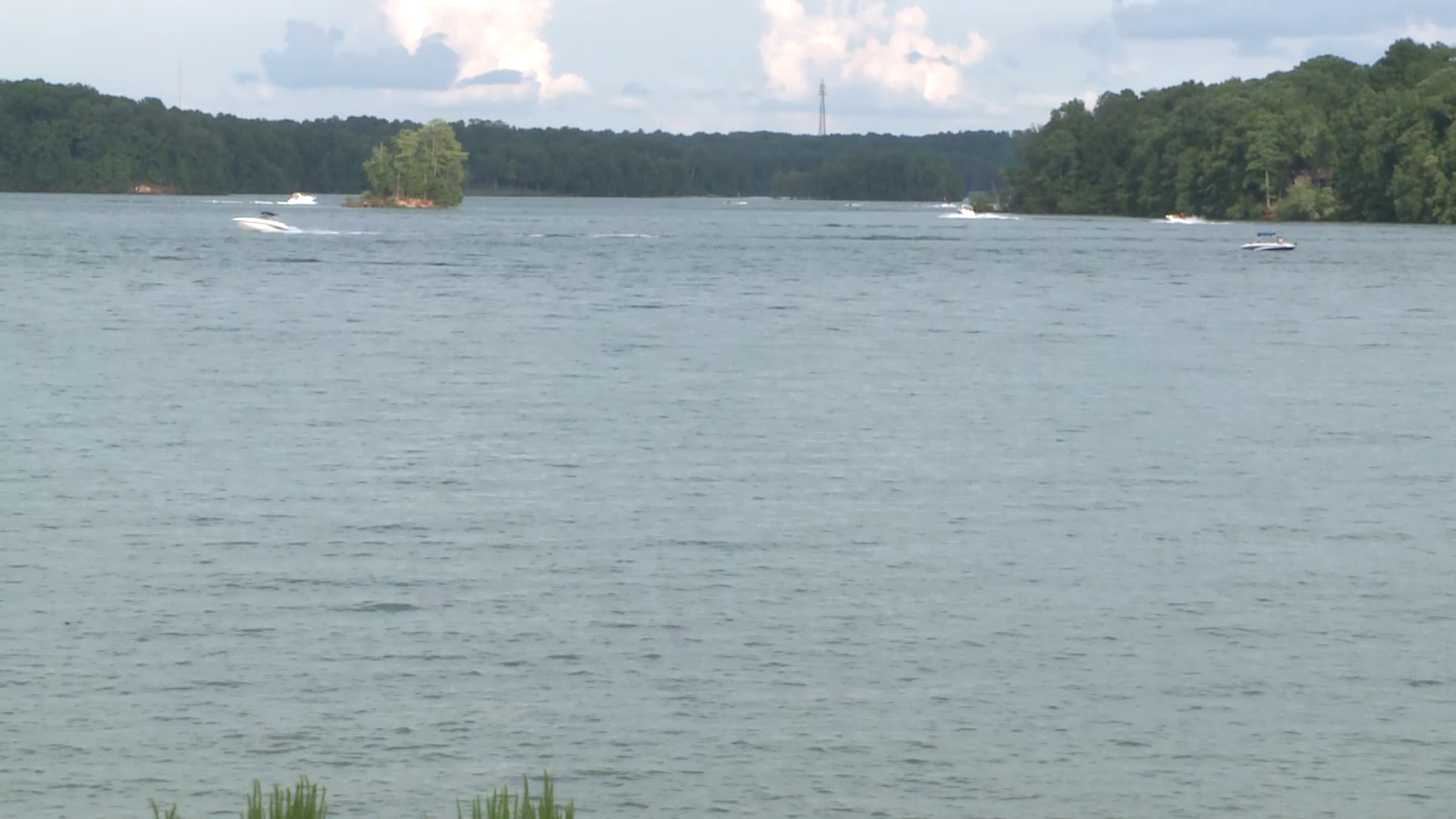 Lake Lanier boating accident sends three teens to hospital | 11alive.com