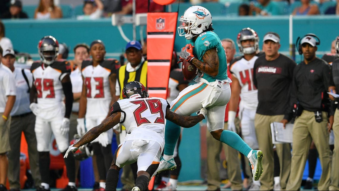 Miami Dolphins players protest during national anthem in NFL preseason