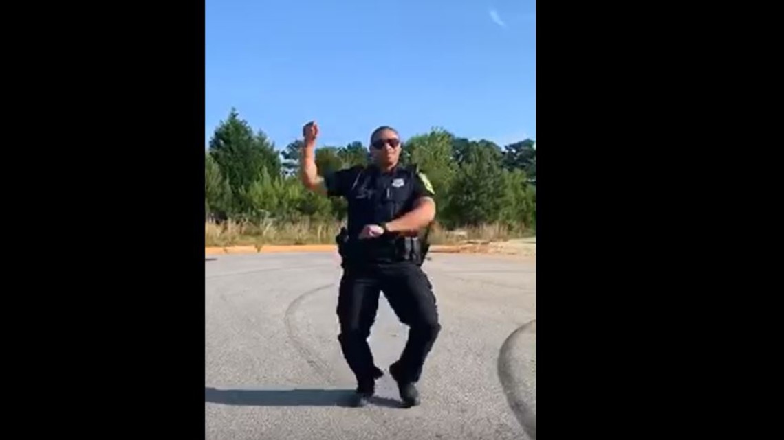 Police Officer S Dance Video Of The Git Up Challenge Goes Viral