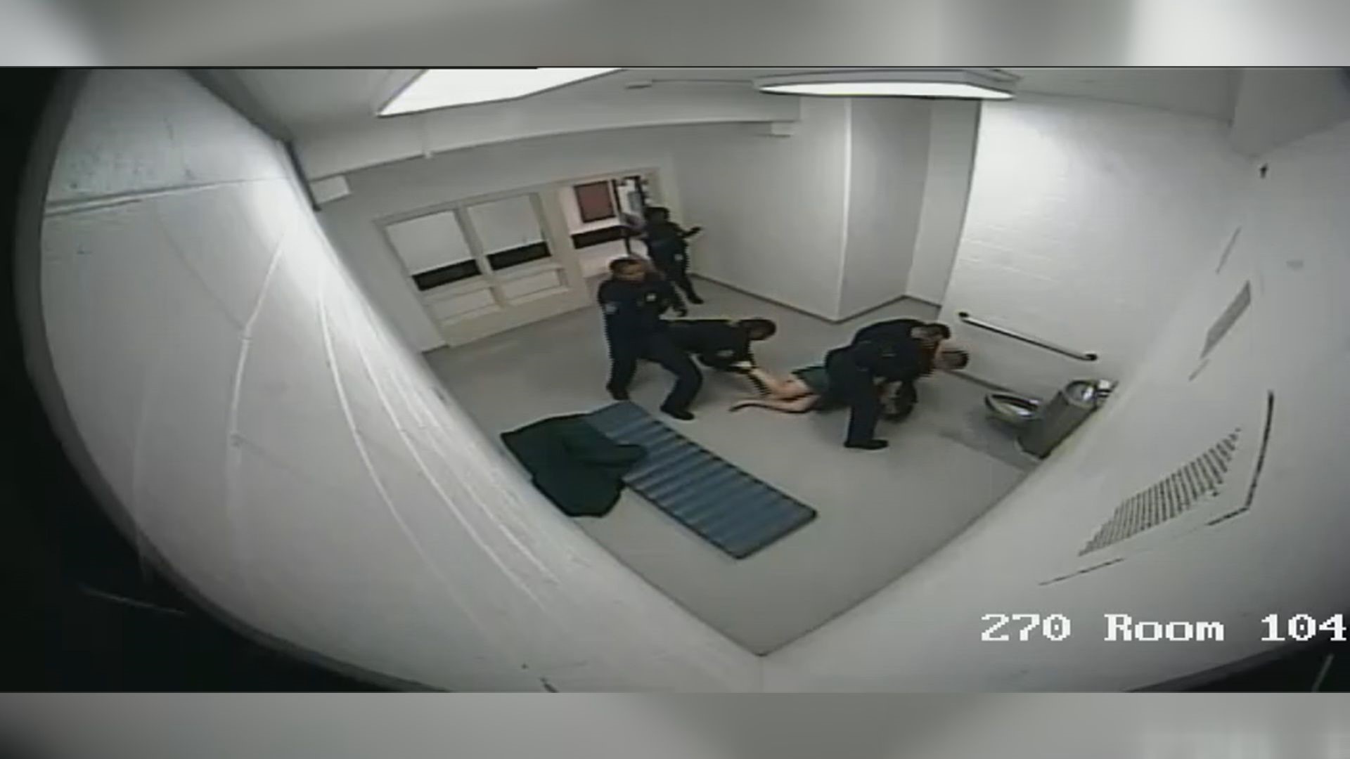 Video Shows Gwinnett Deputy Punching Jail Inmate Alive Com
