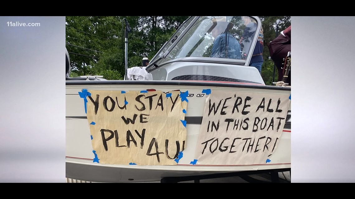 Band on boat plays live music during pandemic | 11alive.com