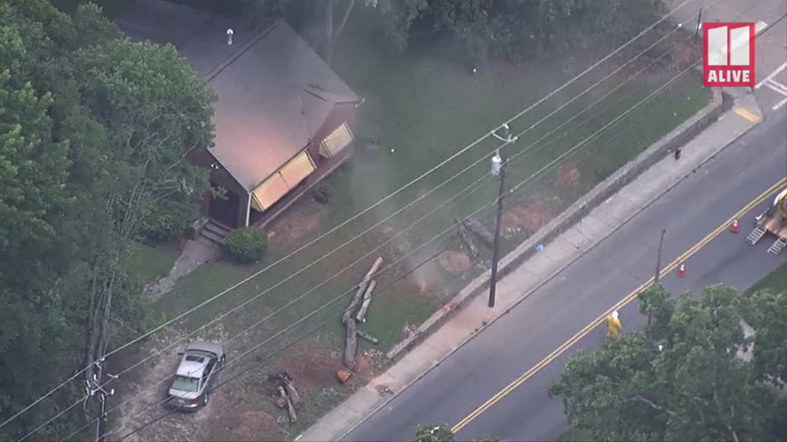 Gas line break in Atlanta causes apartment building evacuation