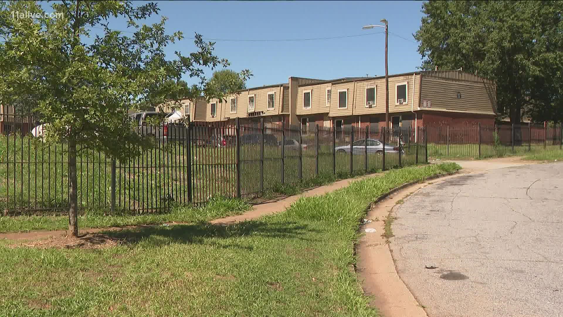 Residents demand timeline for moving out of Atlanta apartment complex 11alive