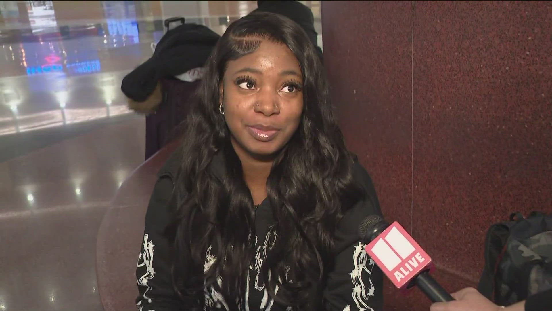 Woman faces hours-long wait to check bag at Atlanta Airport as holiday ...
