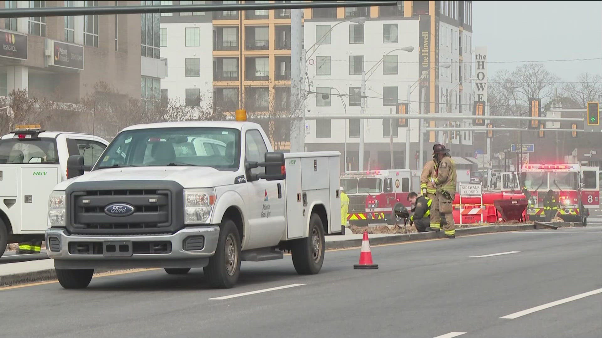 Gas leak on Howell Mill Road in Atlanta 11alive