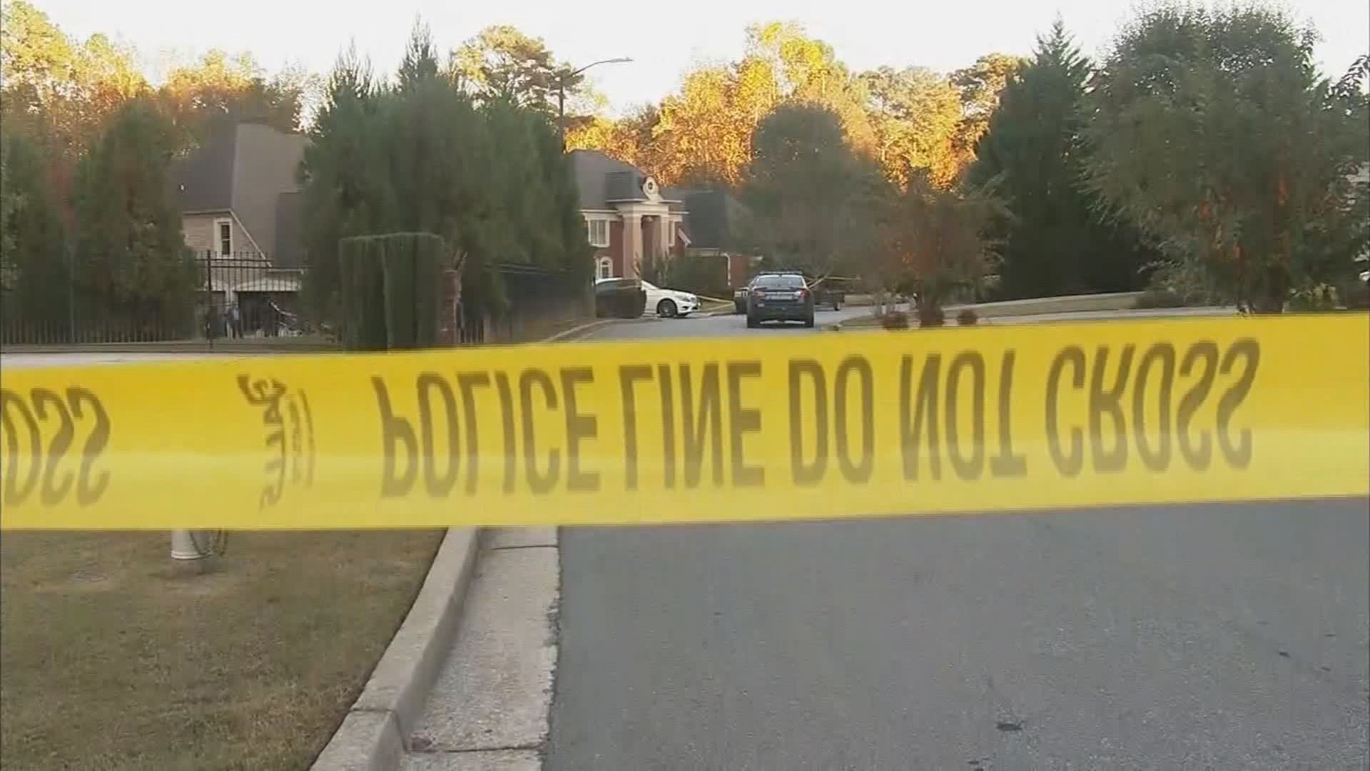 Man found shot to death in garage of southwest Atlanta home | 11alive.com