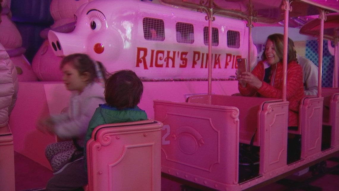 Macy's Pink Pig returns to Lenox Square Mall | 11alive.com