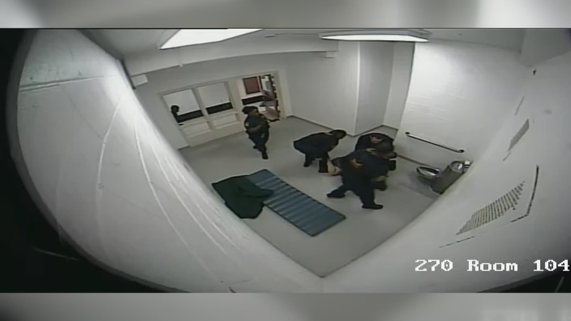 Video Shows Gwinnett Deputy Punching Jail Inmate Alive Com